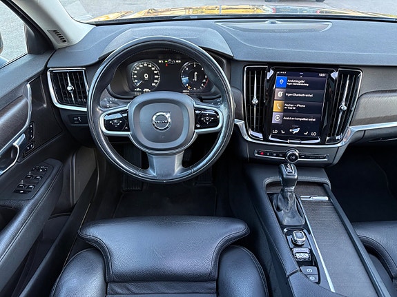 Volvo V90 Cross Country 8 of 17