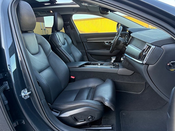 Volvo V90 Cross Country 12 of 17
