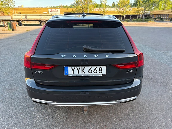 Volvo V90 Cross Country 3 of 5