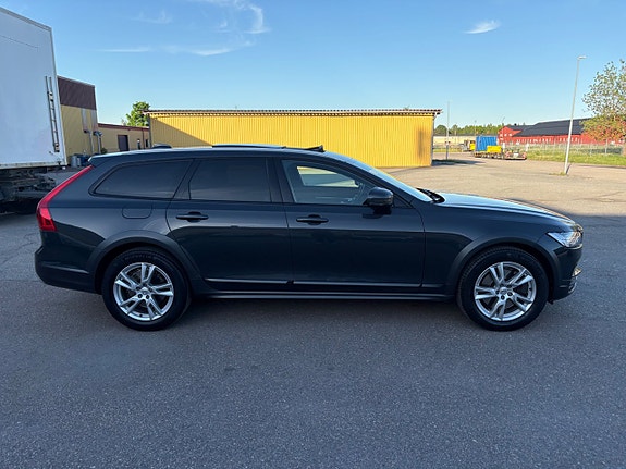 Volvo V90 Cross Country 4 of 5