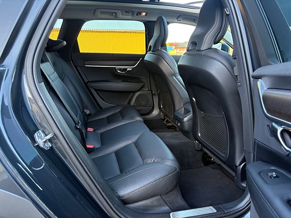 Volvo V90 Cross Country 13 of 17