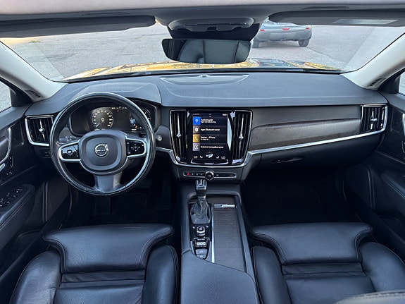 Volvo V90 Cross Country 7 of 17