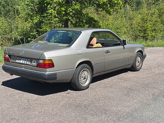 Mercedes-Benz 230 CE 2 of 5