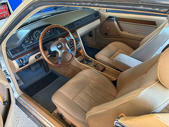 Mercedes-Benz 230 CE 5 of 5