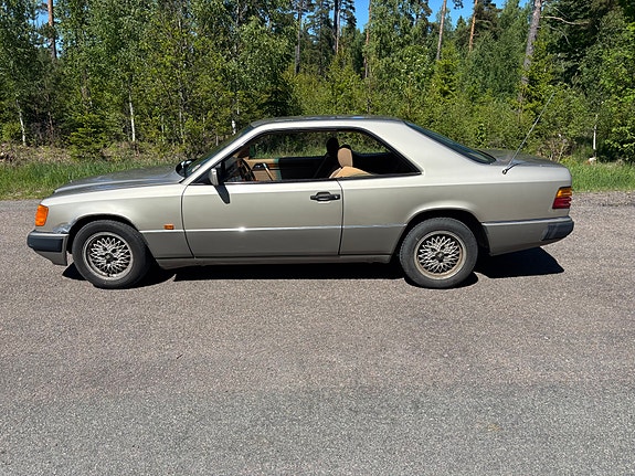 Mercedes-Benz 230 CE 4 of 5