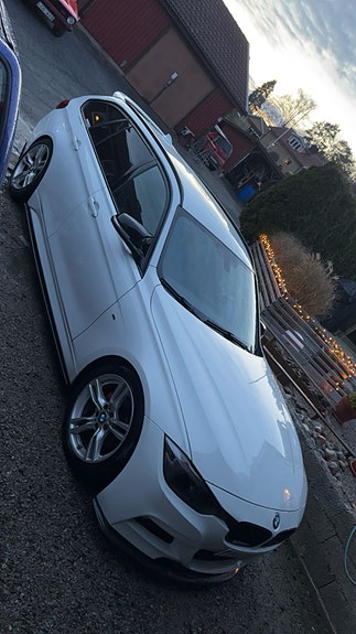 BMW 320i 5 of 5