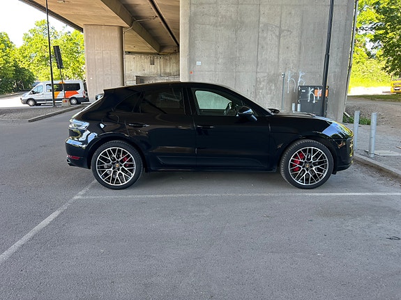Porsche Macan GTS 2 of 5