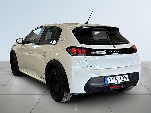 Peugeot e-208 4 of 5