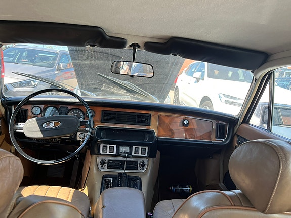 Jaguar XJ 4 of 6
