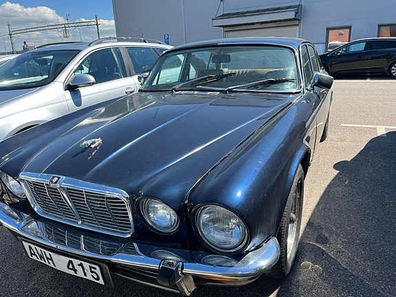 Jaguar XJ 2 of 6