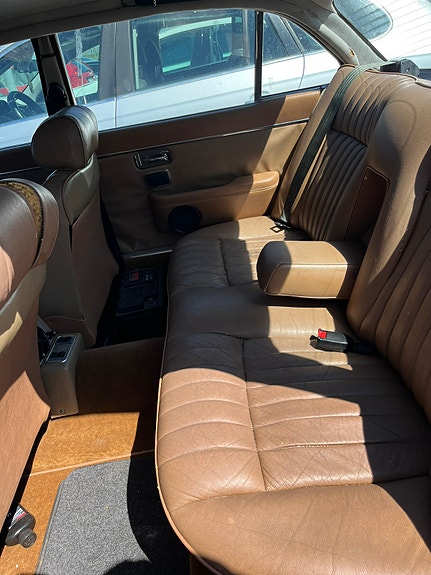 Jaguar XJ 5 of 6