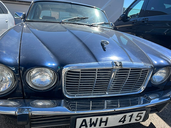 Jaguar XJ 3 of 6