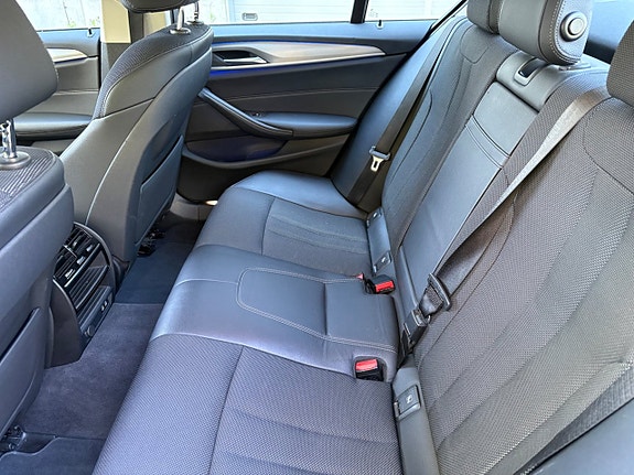 BMW 530e 7 of 13