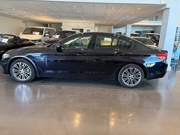 BMW 530e 2 of 5
