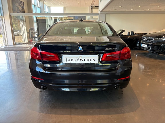 BMW 530e 4 of 5