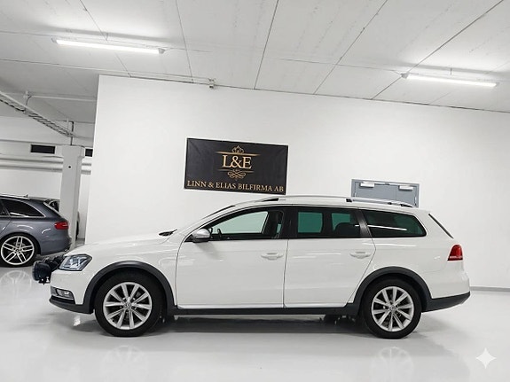 Volkswagen Passat Alltrack 3 of 5
