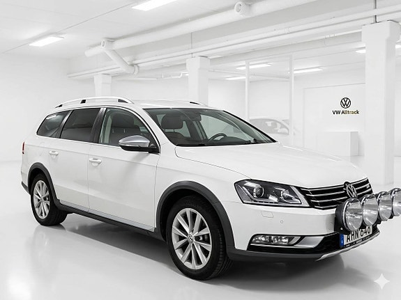 Volkswagen Passat Alltrack 2 of 5