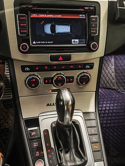 Volkswagen Passat Alltrack 14 of 17