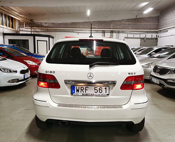 Mercedes-Benz B180 6 of 17