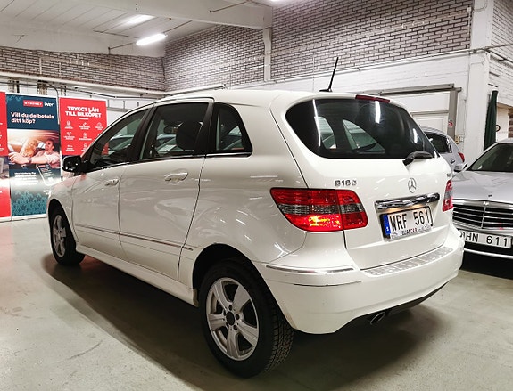 Mercedes-Benz B180 4 of 5