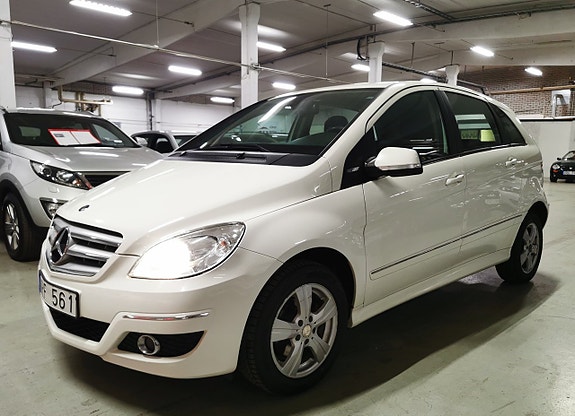 Mercedes-Benz B180