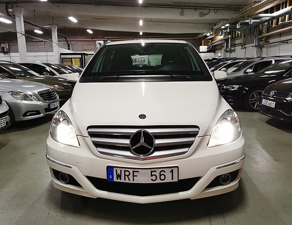 Mercedes-Benz B180 5 of 5