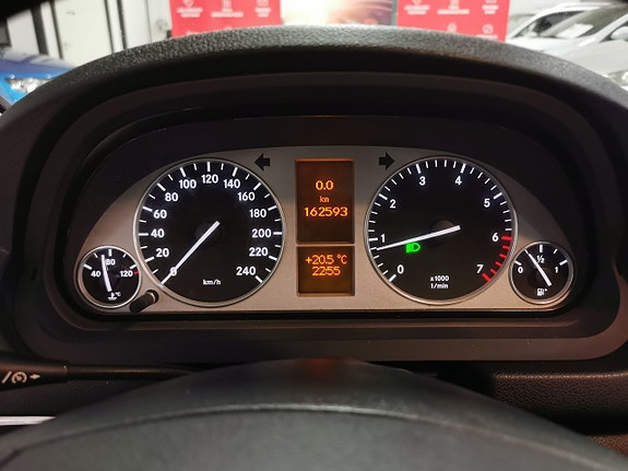 Mercedes-Benz B180 13 of 17