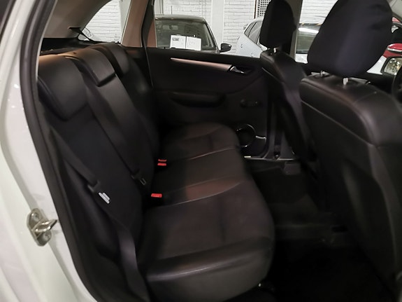 Mercedes-Benz B180 12 of 17