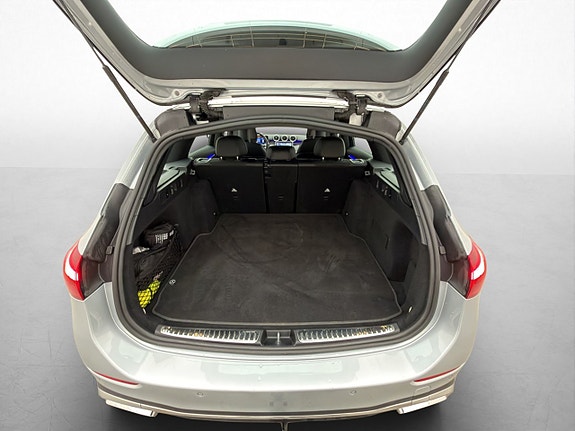 Mercedes-Benz C200 27 of 30