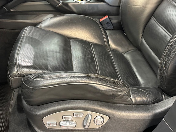 Porsche Cayenne Turbo 10 of 13