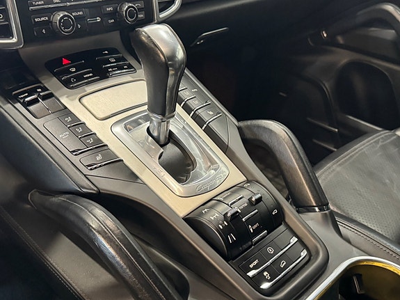 Porsche Cayenne Turbo 12 of 13