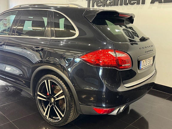 Porsche Cayenne Turbo 5 of 5