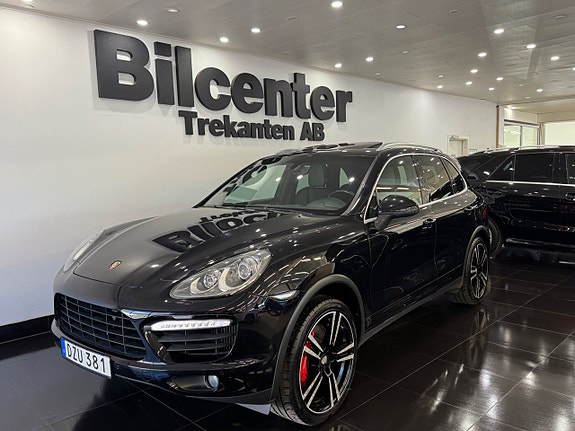 Porsche Cayenne Turbo 2 of 5