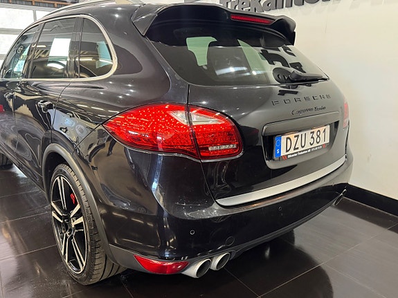 Porsche Cayenne Turbo 4 of 5