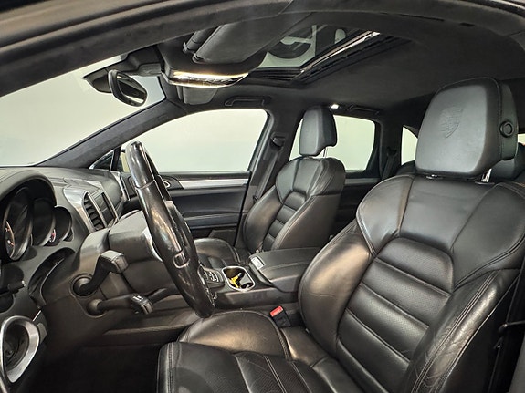 Porsche Cayenne Turbo 7 of 13