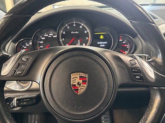 Porsche Cayenne Turbo 13 of 13