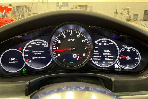 Porsche Panamera GTS 15 of 24