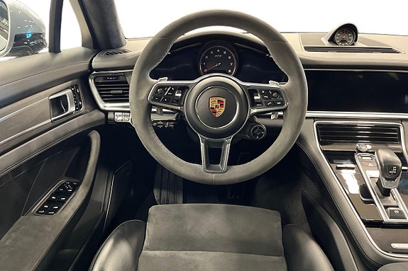 Porsche Panamera GTS 13 of 24