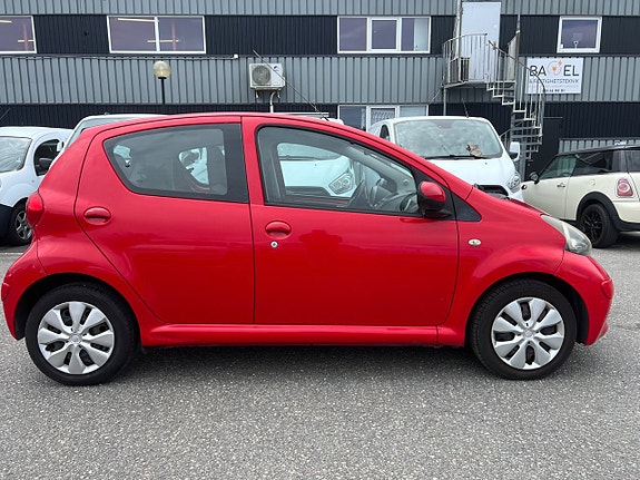 Toyota Aygo 4 of 8