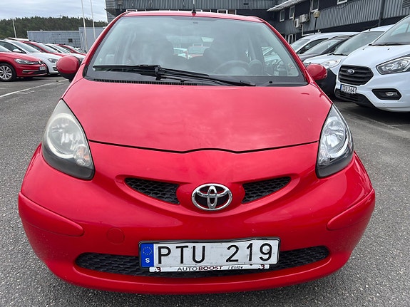Toyota Aygo 3 of 8