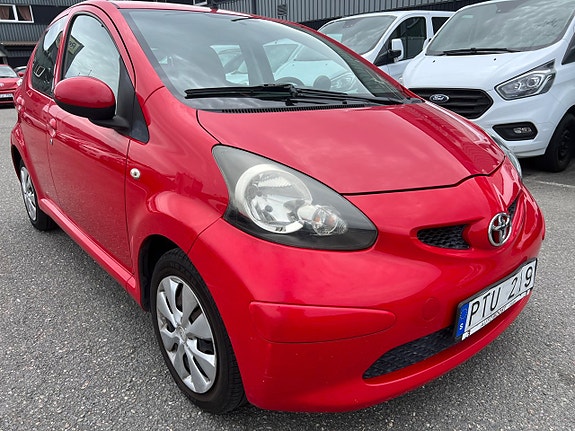 Toyota Aygo 2 of 8