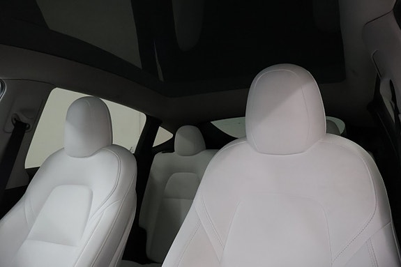 Tesla Model Y 12 of 23