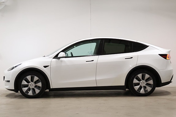 Tesla Model Y 8 of 23