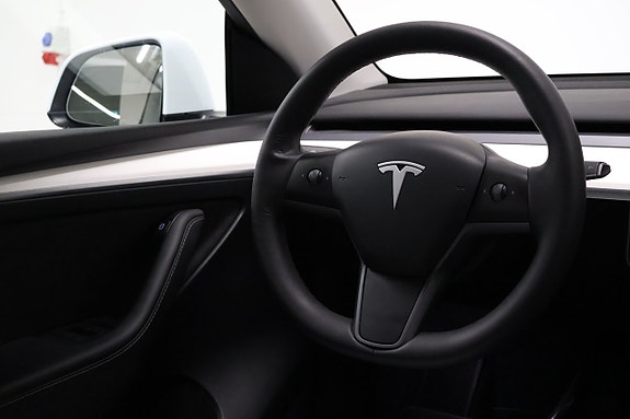 Tesla Model Y 14 of 23