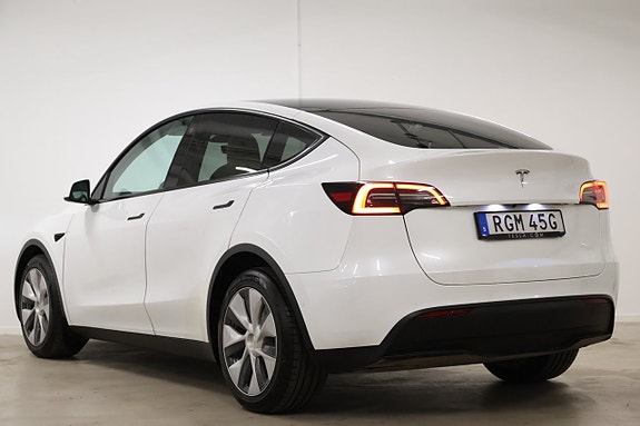 Tesla Model Y 7 of 23