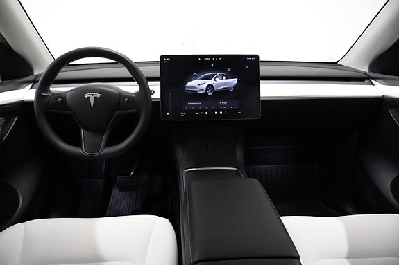 Tesla Model Y 15 of 23