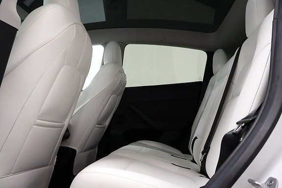 Tesla Model Y 22 of 23