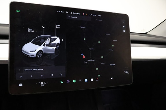 Tesla Model Y 18 of 23