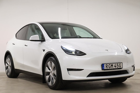 Tesla Model Y 3 of 5