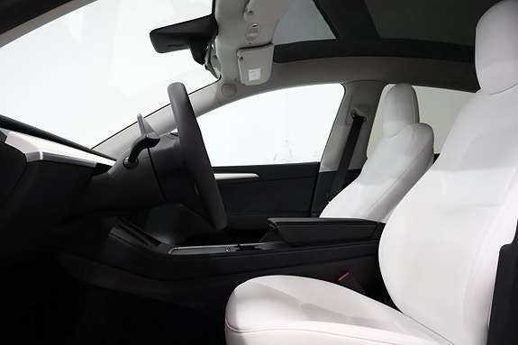Tesla Model Y 11 of 23